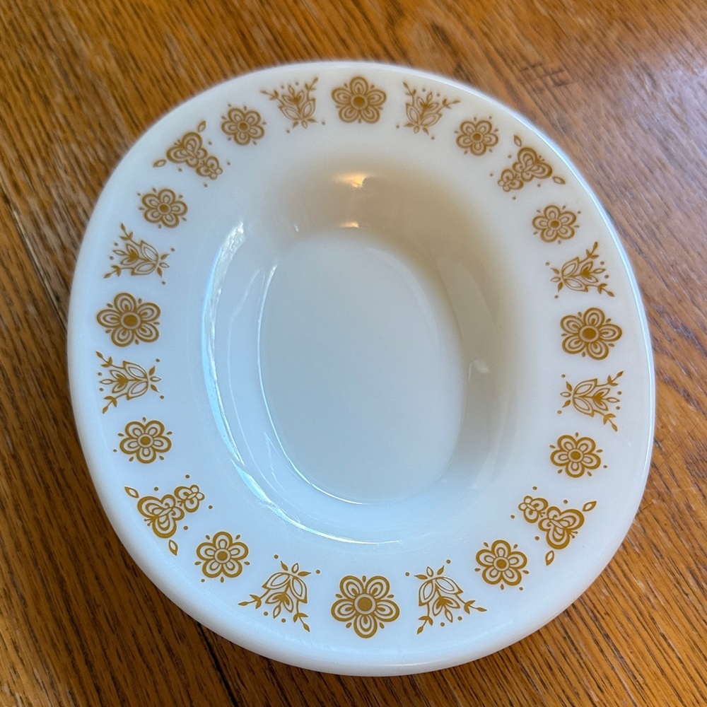 1970’s Pyrex Butterfly Gold Gravy Boat and Under plate - Picture 8 of 8
